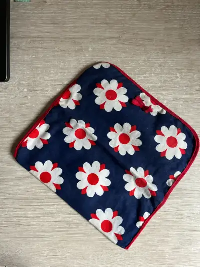Estuche de tela con diseño floral - miniatura 4