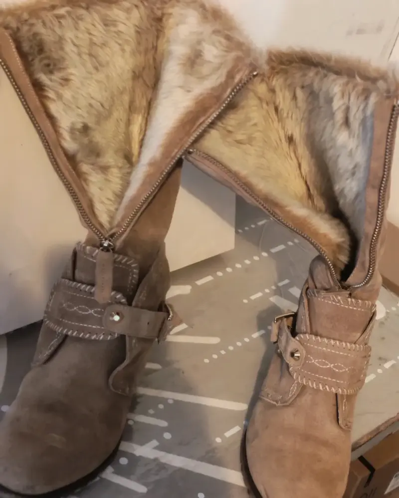 Botas de gamuza beige con forro de piel talla 36 - 2
