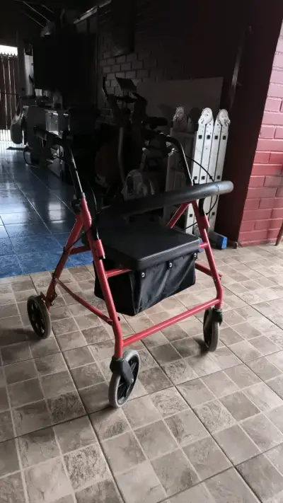 Andador para adultos plegable rojo - miniatura 1