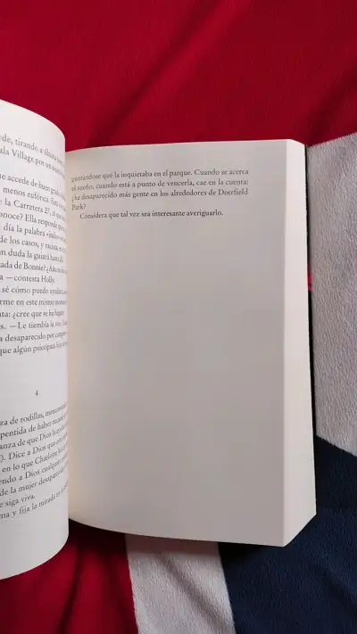 Libro 'Holly' de Stephen King en español - miniatura 5