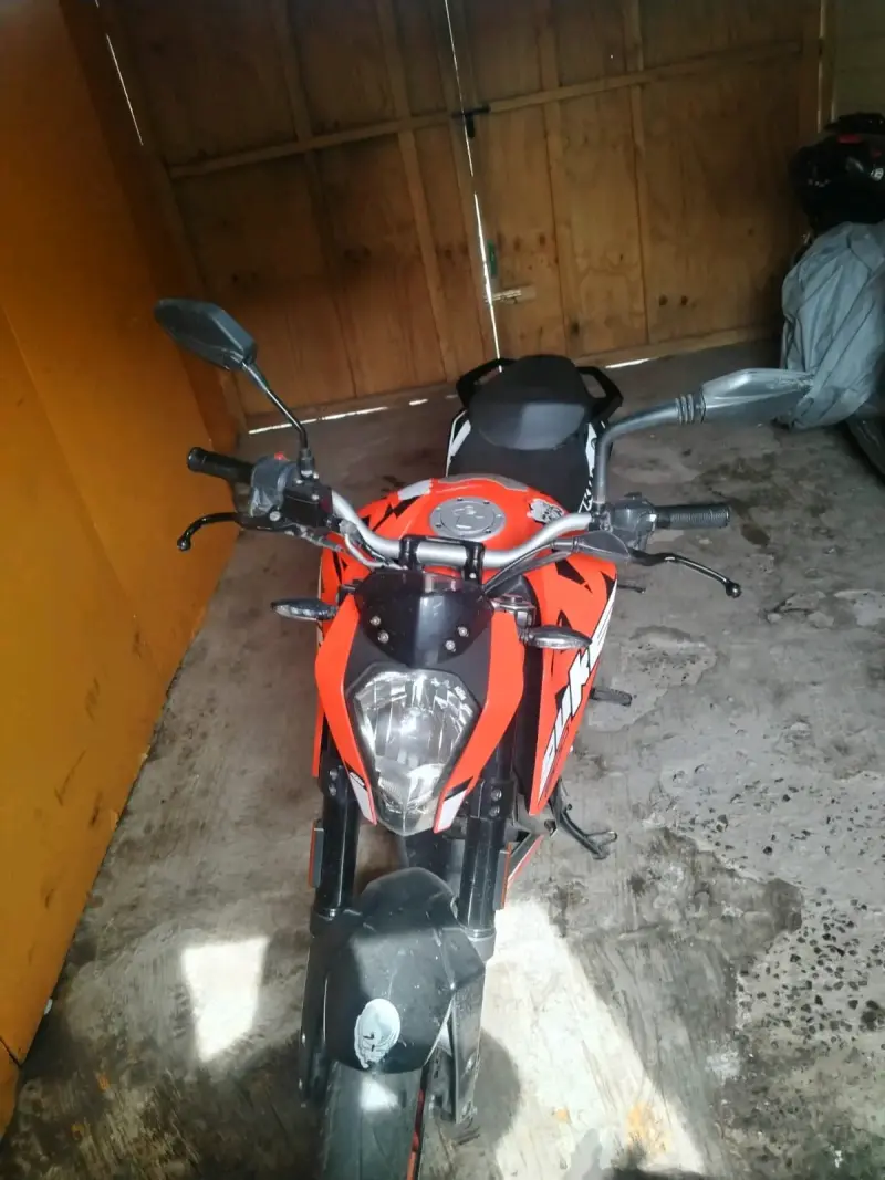 Moto KTM Duke 200 en buen estado - 2