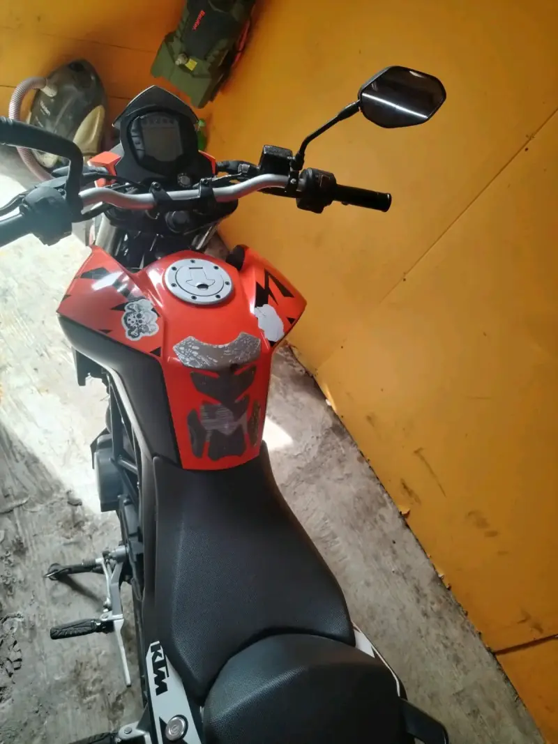 Moto KTM Duke 200 en buen estado - 3