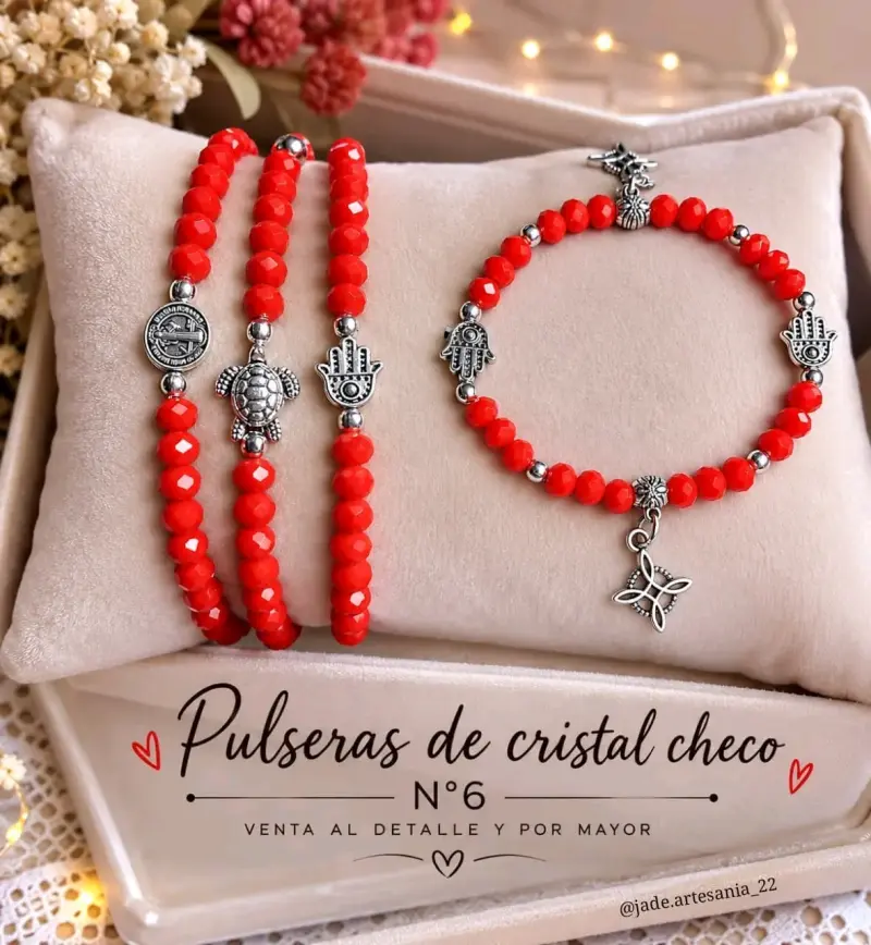 Pulseras de cristal checo rojo con dijes