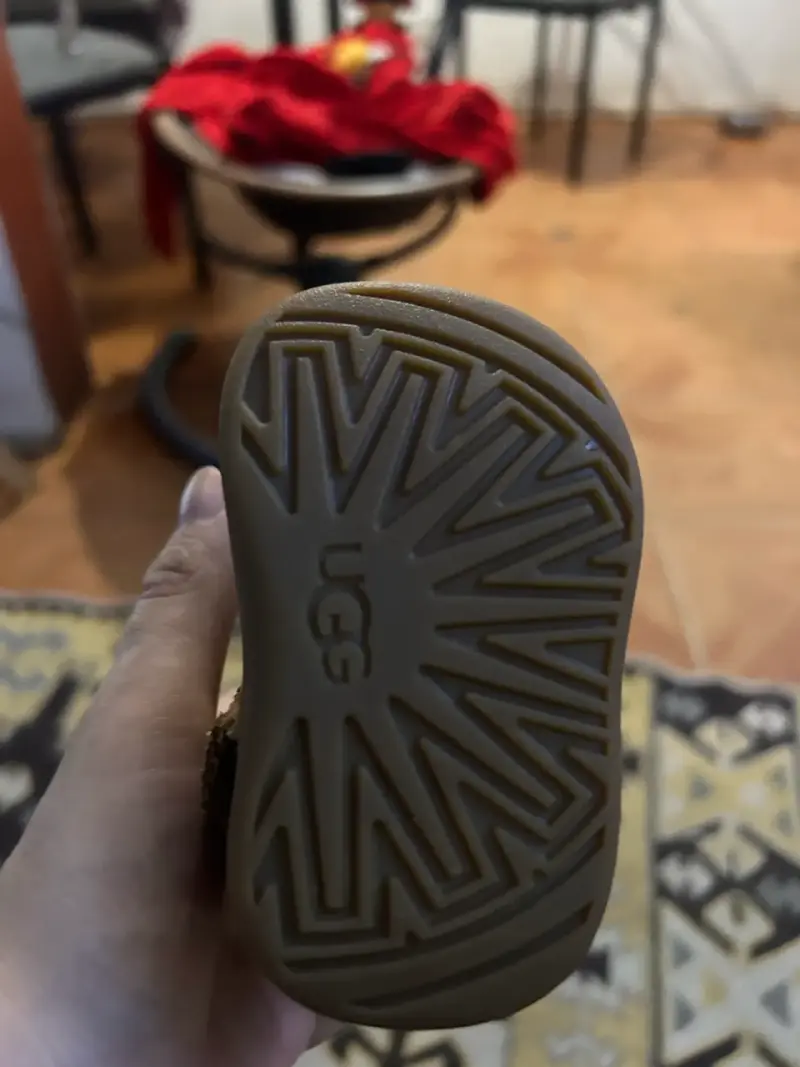 Botitas de bebé UGG marrones con forro de lana - 2