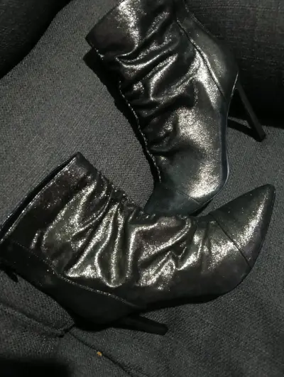 Botines de tacón alto negros brillantes - miniatura 1