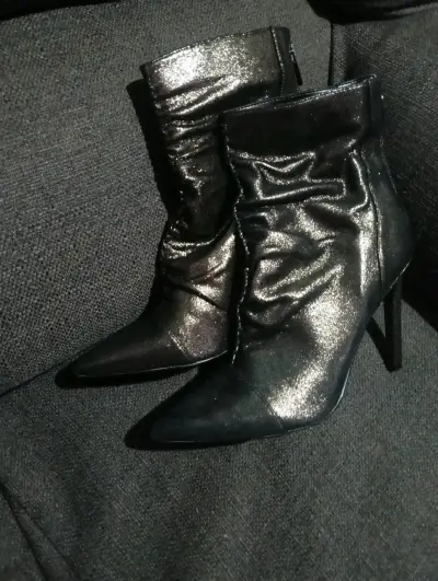 Botines de tacón alto negros brillantes - miniatura 2