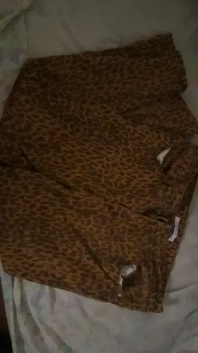 Pantalones de mujer con estampado animal print - miniatura 1