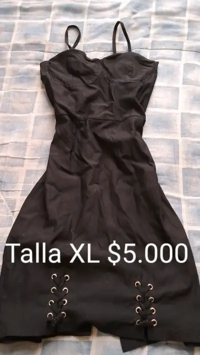 Vestido negro con detalles de cordones talla XL - miniatura 1