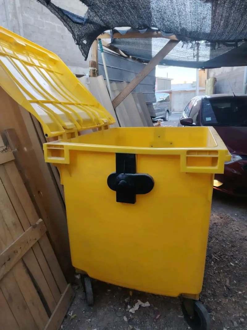 Contenedor de Basura Amarillo con Ruedas - 4