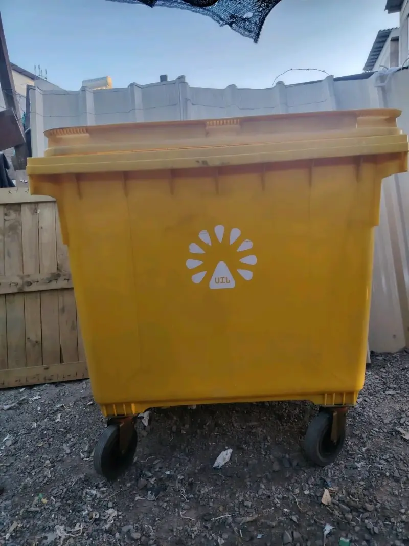 Contenedor de Basura Amarillo con Ruedas - 5