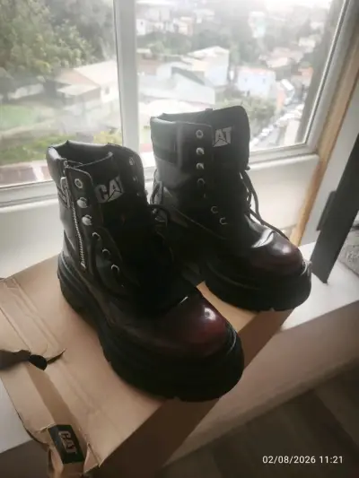 Botas de cuero negras CAT con plataforma - miniatura 1