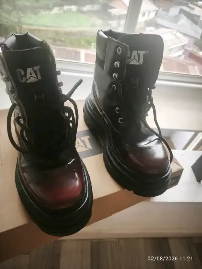 Botas de cuero negras CAT con plataforma - miniatura 2