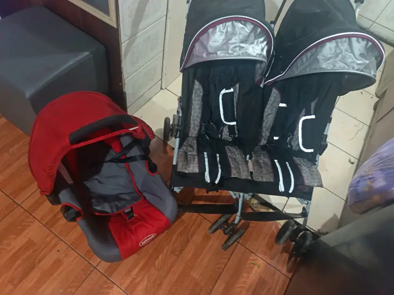Coche doble y silla huevito de bebé - 1