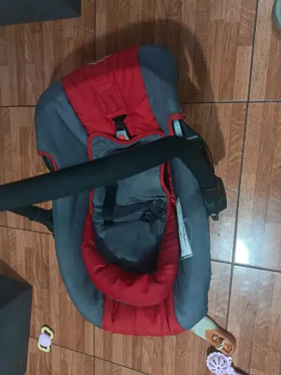 Coche doble y silla huevito de bebé - miniatura 3