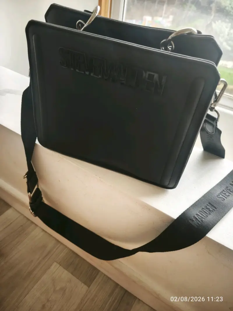 Bolso bandolera negro Steve Madden elegante - 2