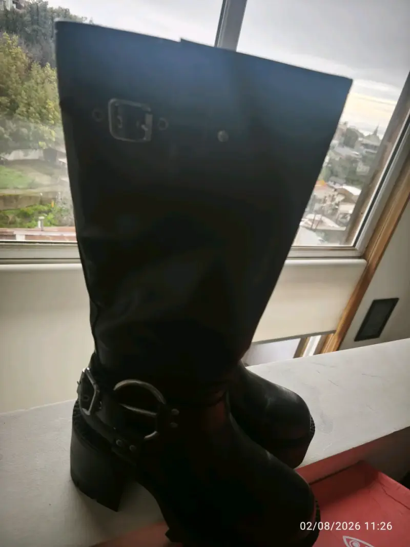 Botas negras de cuero con hebilla - 3