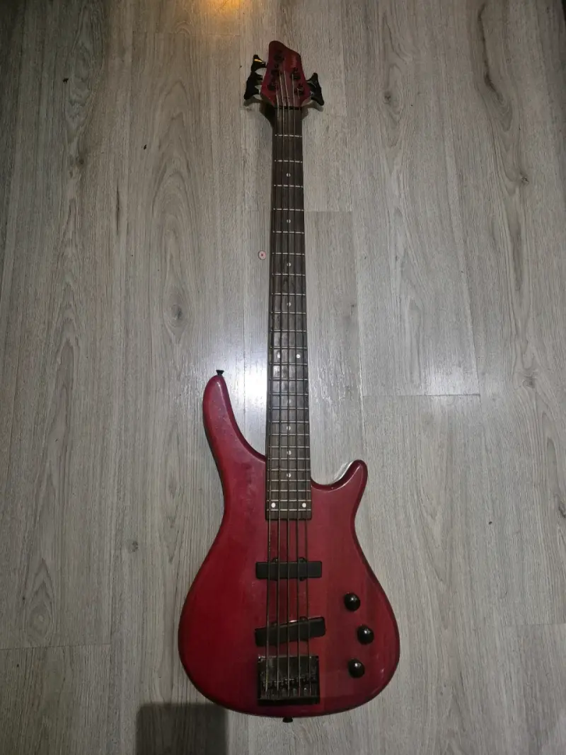Bajo eléctrico rojo de 5 cuerdas - 2