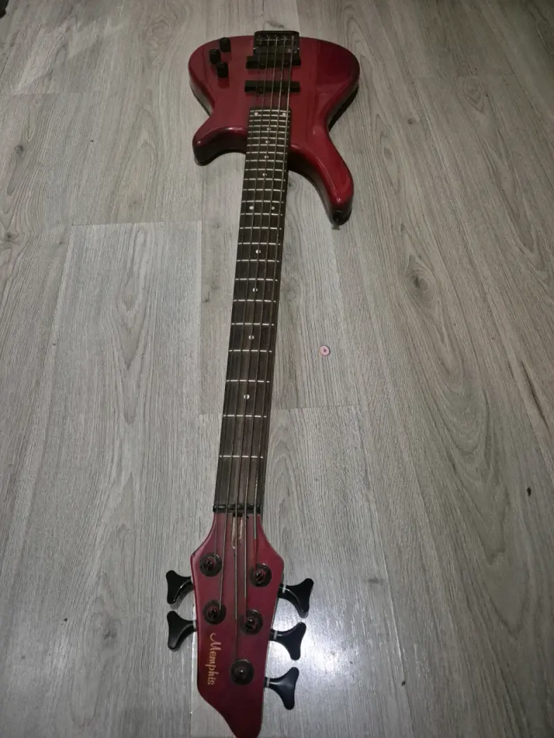 Bajo eléctrico rojo de 5 cuerdas - 3