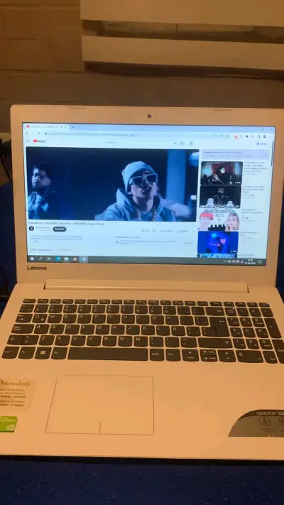 Notebook Lenovo Ideapad 330 con Pantalla de 15.6 pulgadas - miniatura 1