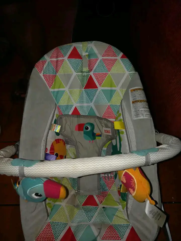 Silla mecedora para bebé con juguetes colgantes - 2