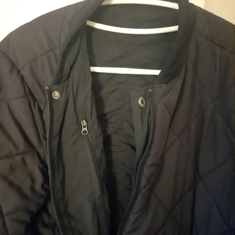 Chaqueta acolchada negra para mujer - 1