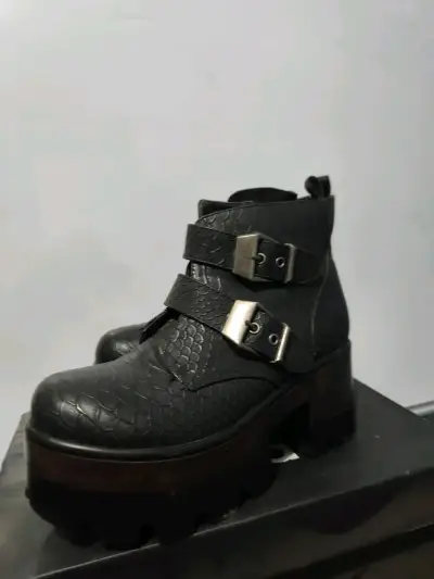 Botines de cuero negro con hebillas - miniatura 1