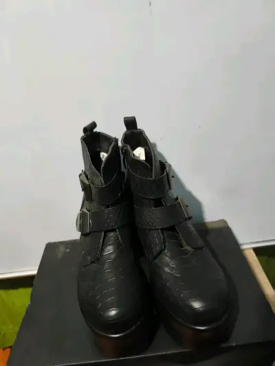 Botines de cuero negro con hebillas - miniatura 3