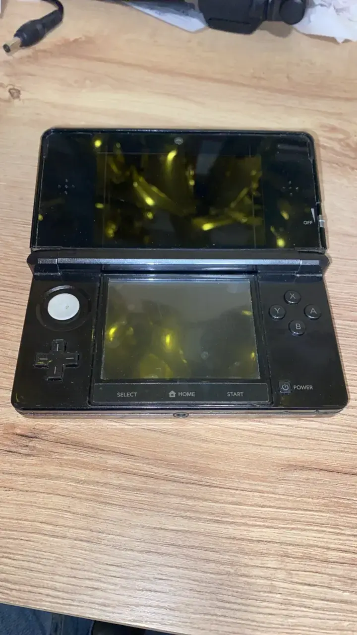 Nintendo 3DS negra en buen estado - 1