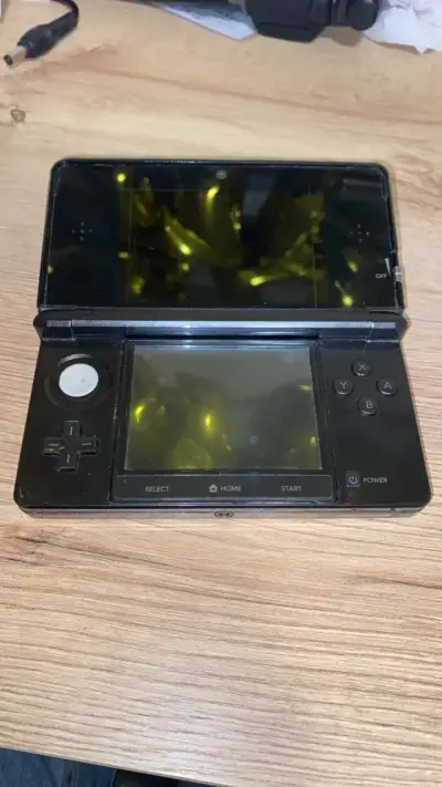 Nintendo 3DS negra en buen estado - miniatura 1