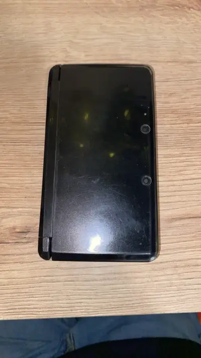 Nintendo 3DS negra en buen estado - miniatura 2