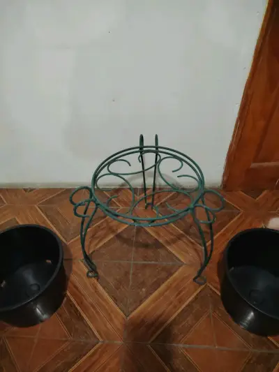 Macetero grande con soporte metálico - miniatura 3
