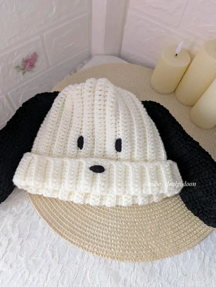 Gorro tejido con orejas de perro snoopy