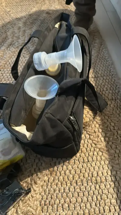 Extractor de leche eléctrico Medela con accesorios - miniatura 3