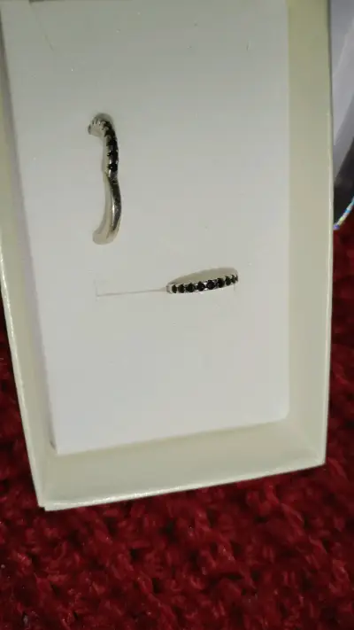 Aros de plata con diseño de piedras negras - miniatura 3