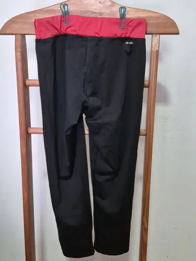 Pantalones deportivos Adidas negros y rojos - miniatura 2