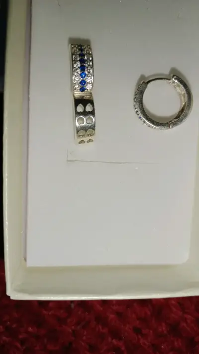 Aros de plata con piedras azules y blancas - miniatura 1