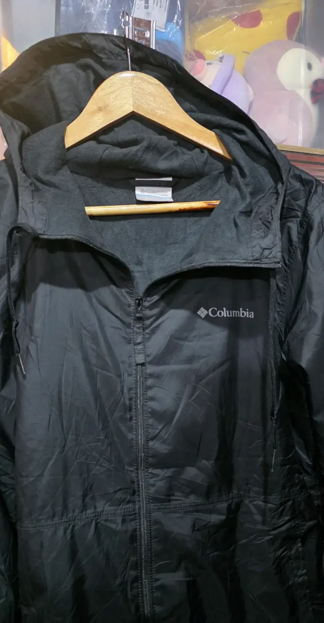 Chaqueta impermeable Columbia negra con capucha - 3