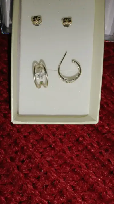 Aros de plata con diseño de estrella - miniatura 2