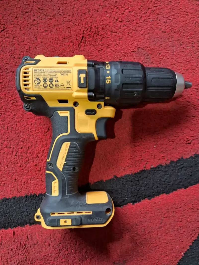 Taladro Inalámbrico DeWalt 20V Max Brushless - 1