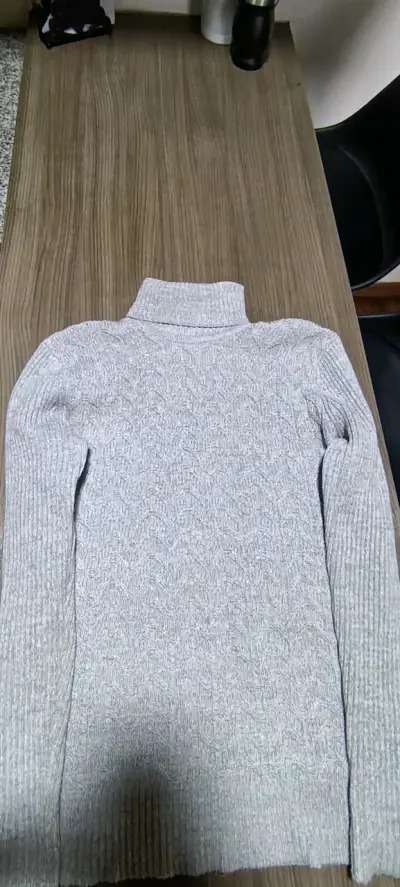 Suéter de punto gris para hombre - miniatura 2