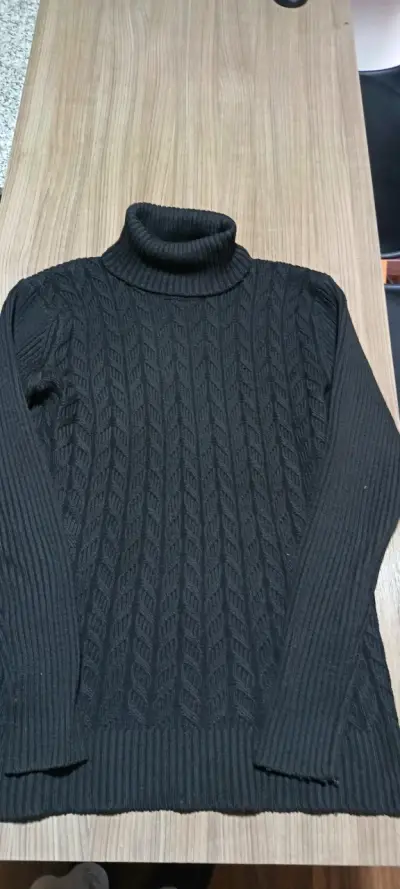 Suéter negro de cuello alto tejido - miniatura 2