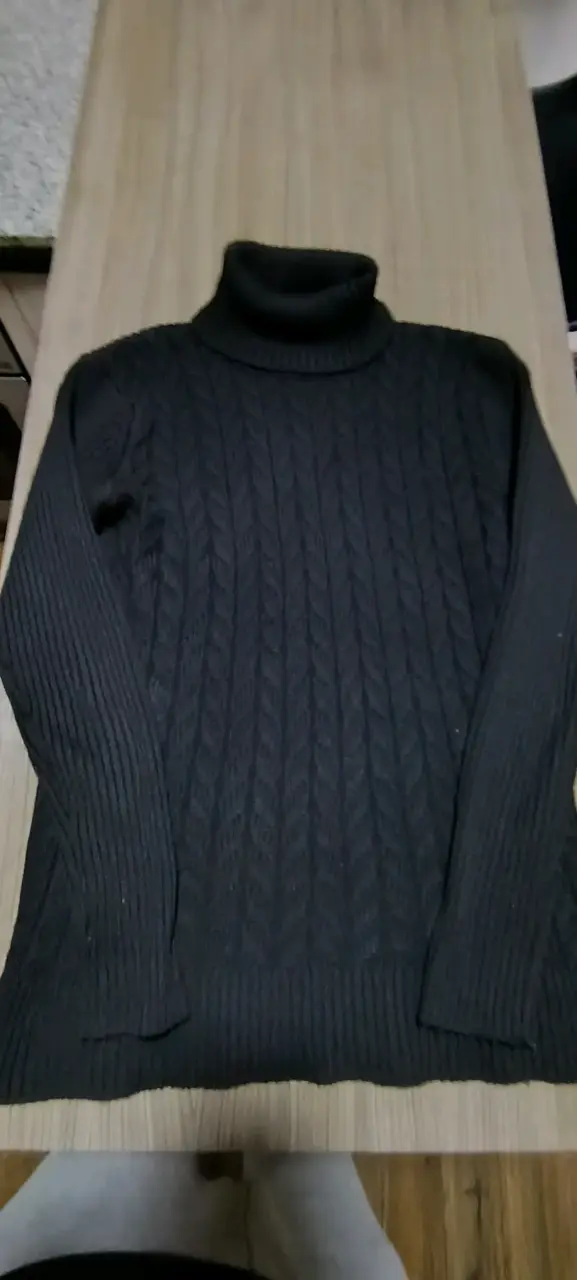 Suéter negro de cuello alto tejido - 3