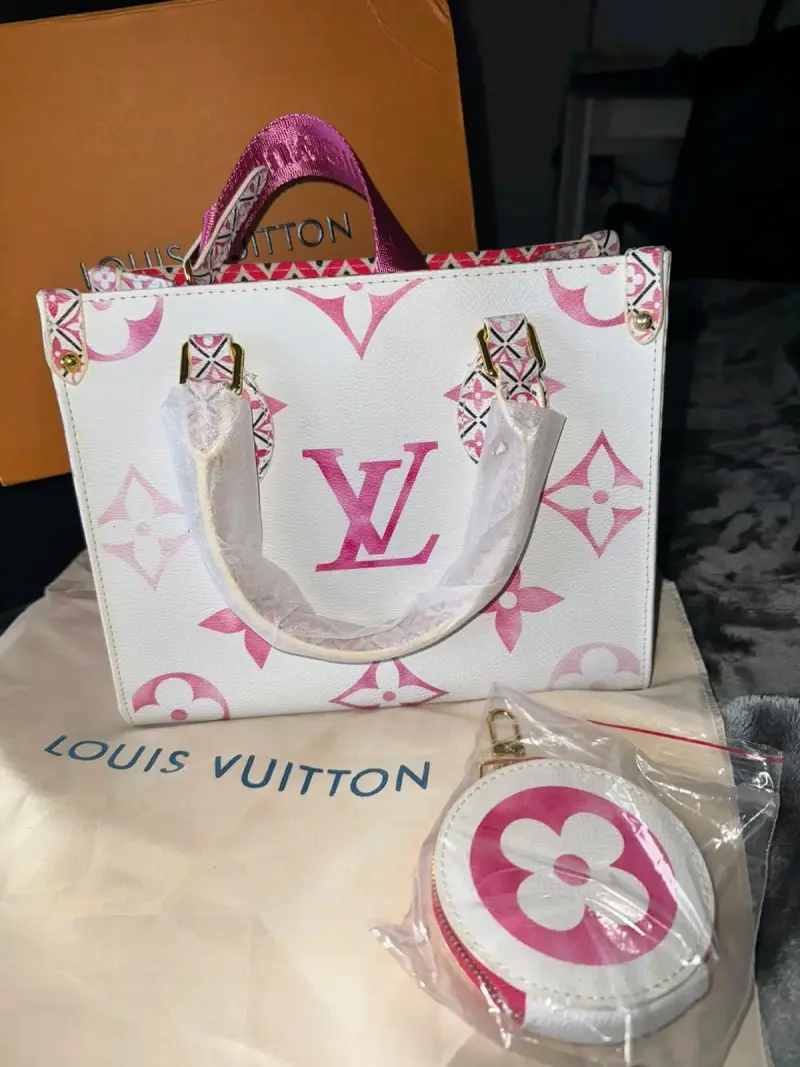 Bolso Louis Vuitton rosa con monograma - 1
