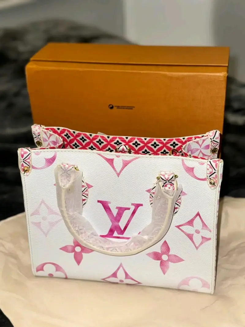 Bolso Louis Vuitton rosa con monograma - 2