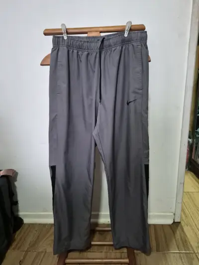 Pantalones deportivos grises Nike para hombre - miniatura 1