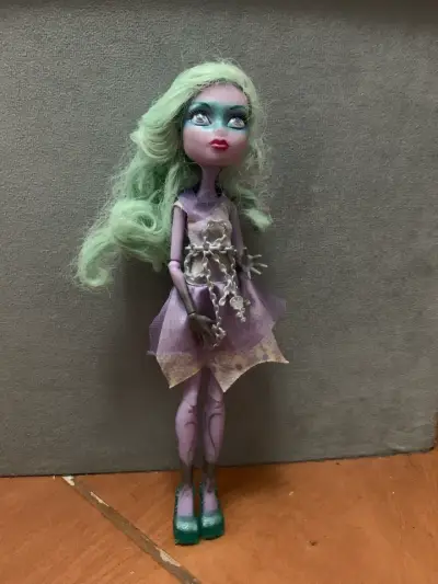 Muñeca Monster High Twyla - miniatura 1