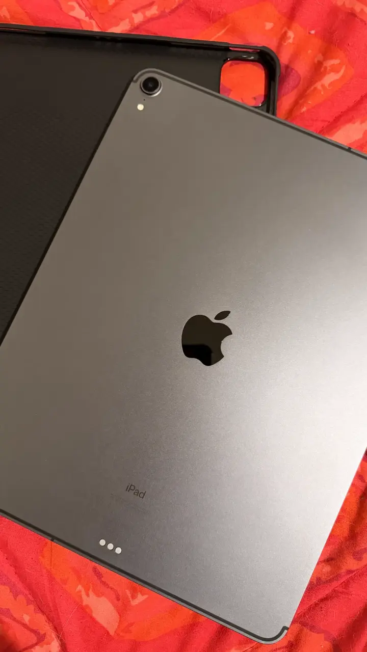 iPad Pro 12.9 pulgadas con funda y Apple Pencil - 2