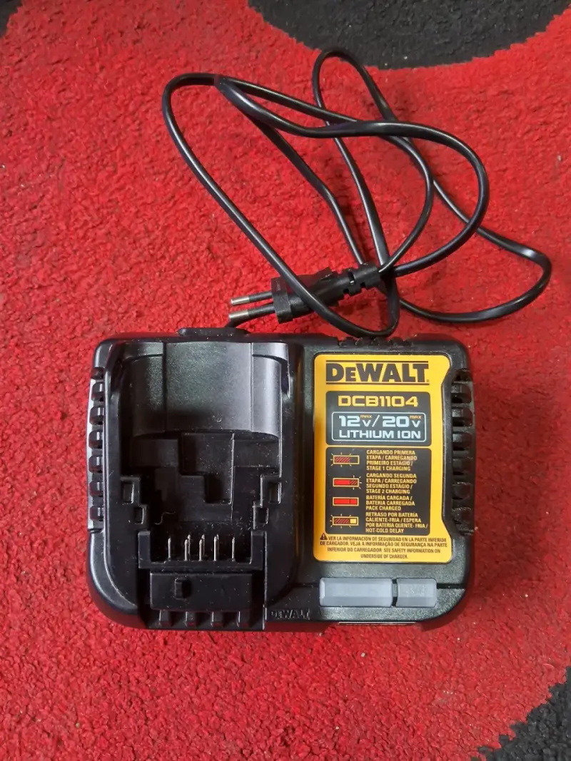 Cargador DeWalt DCB1104 12V/20V para baterías de ion de litio