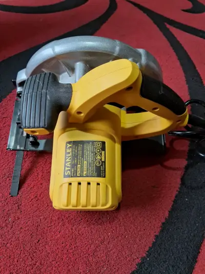 Sierra circular Stanley eléctrica amarilla - miniatura 2