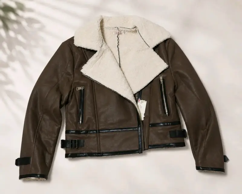 Casaca de cuero sintético con forro de sherpa - 2